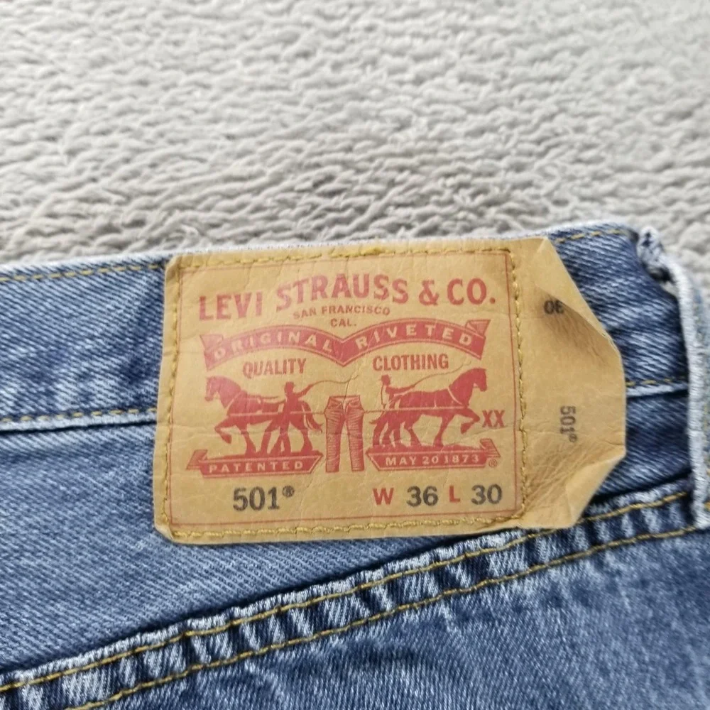Levis 501 Jeans Mens 36x30 Blue Straight Button Fly Medium Wash Faded‎